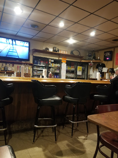 Bear Claw Country Sports Bar - Thumbnail