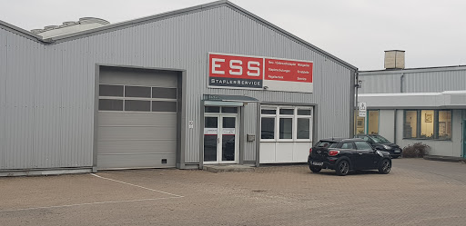 ESS Staplerservice Ausstellungs/-Schulungshalle