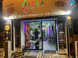 Photo n°1 de Pizza Famiglia à Marseille (Restaurant de plats à emporter)