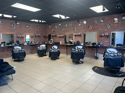 PRISTINE BARBER STUDIO - Visual