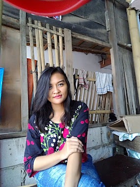 Lukya Salon, Author: Putri Dyah Kirana