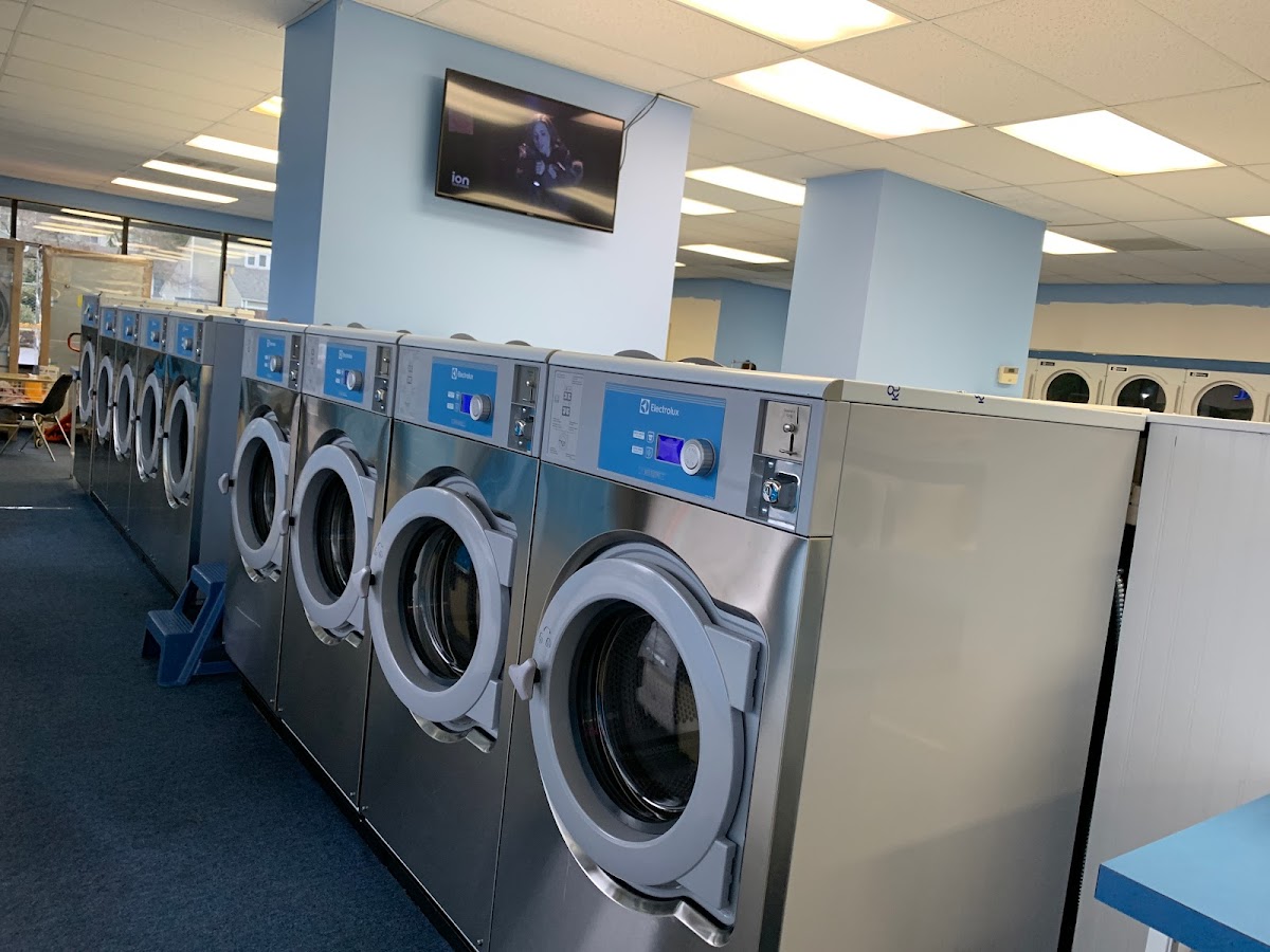 Eastside Maytag Laundry facility with washing machines in Seattle