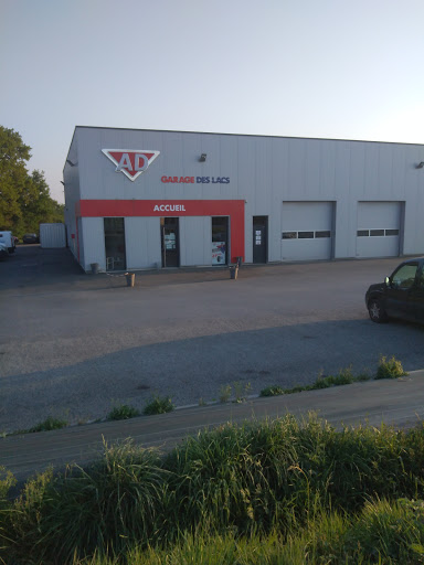 Les Lacs Logo