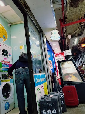 24小時自助洗衣店-水漾衣坊 (重慶大廈店), Author: Syahri Fadhli