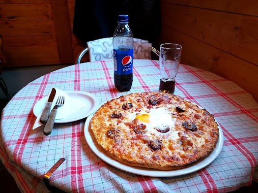 Horgony Bár - Pizzéria, Author: Világjáró tömegközlekedő