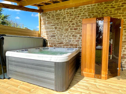 Photo de Le Gîte d'Au***: gîte avec piscine chauffée, spa, sauna, étang de pêche privé proche Limoges à Châteauponsac (87290)