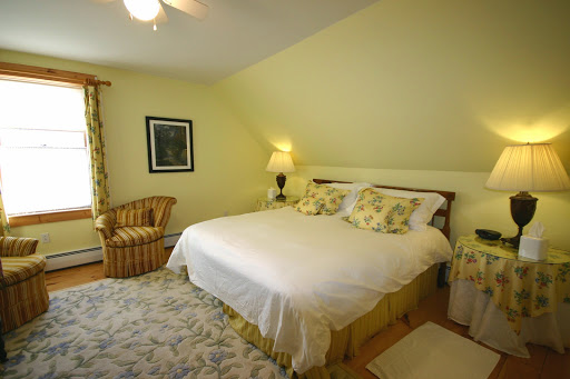 Highland Lake Inn - Thumbnail