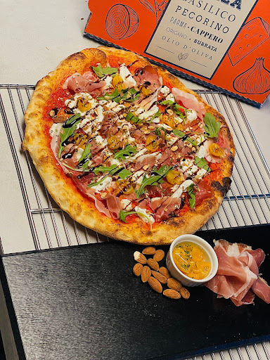 Photo 2 - Camion Divina Pizza (mardi Dolo, jeudi St Igneuc, Vendredi La Poterie, Samedi Landehen)