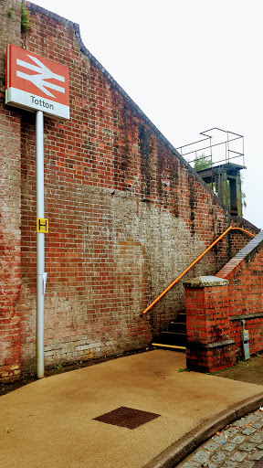 Totton - Visual