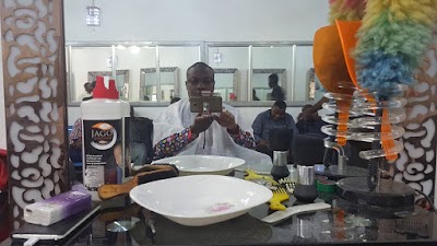 Photos of Salon Tak