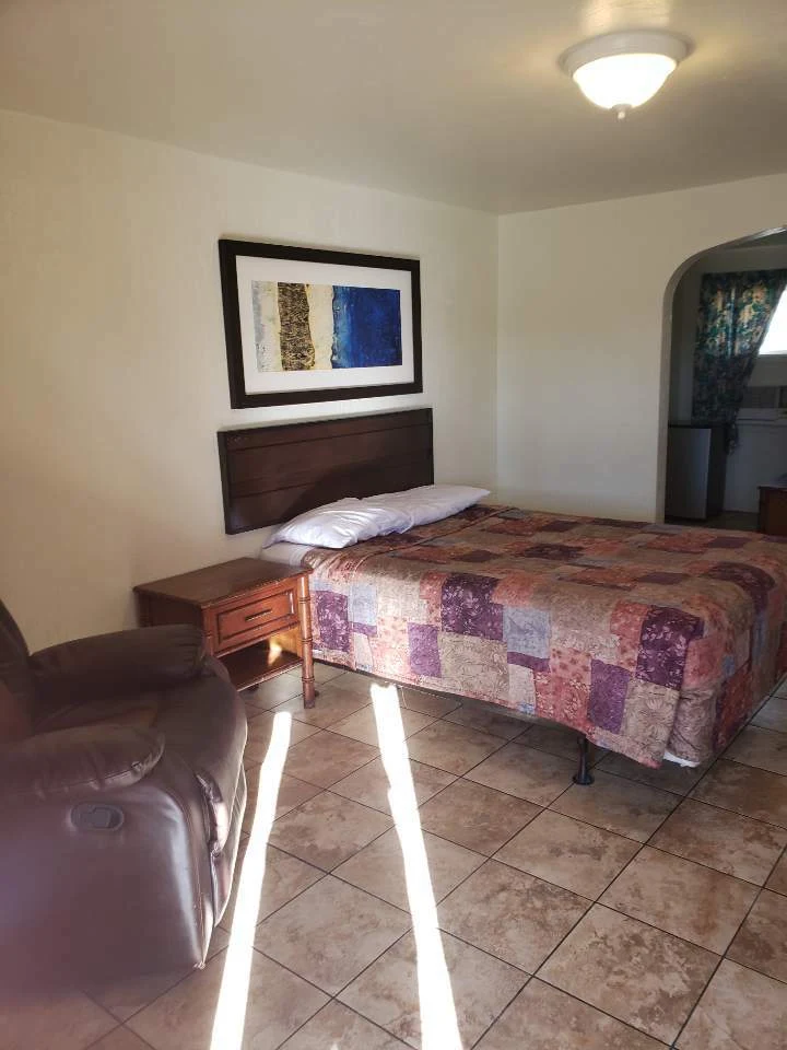 Pacesetter Motel