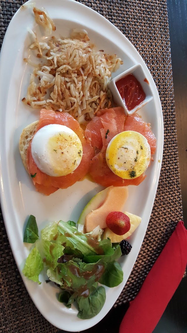 W Cafe elegant dining, tearoom & brunch