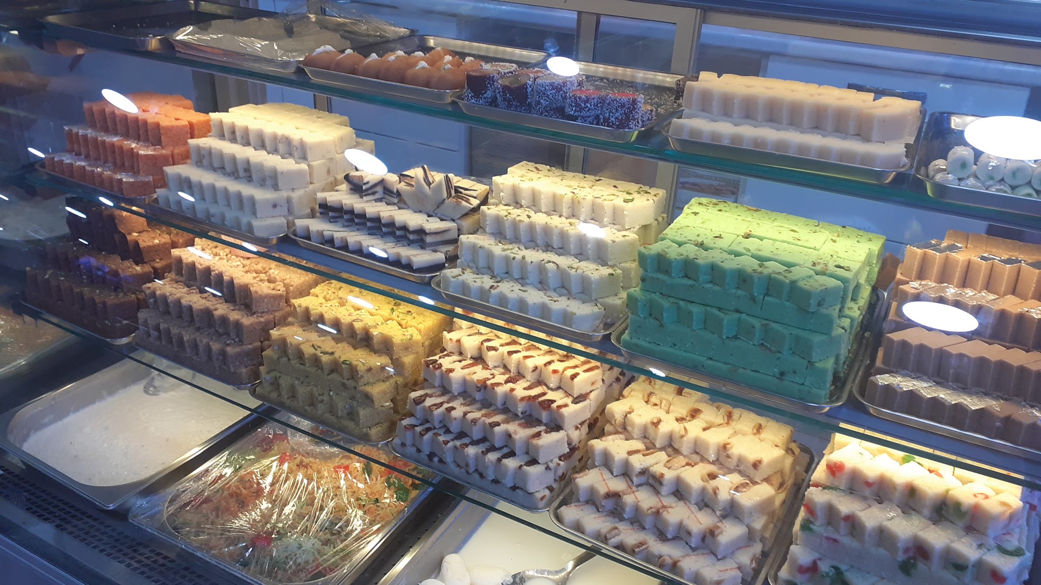 Hamzah Sweet & Bakers - Catering - photo 1