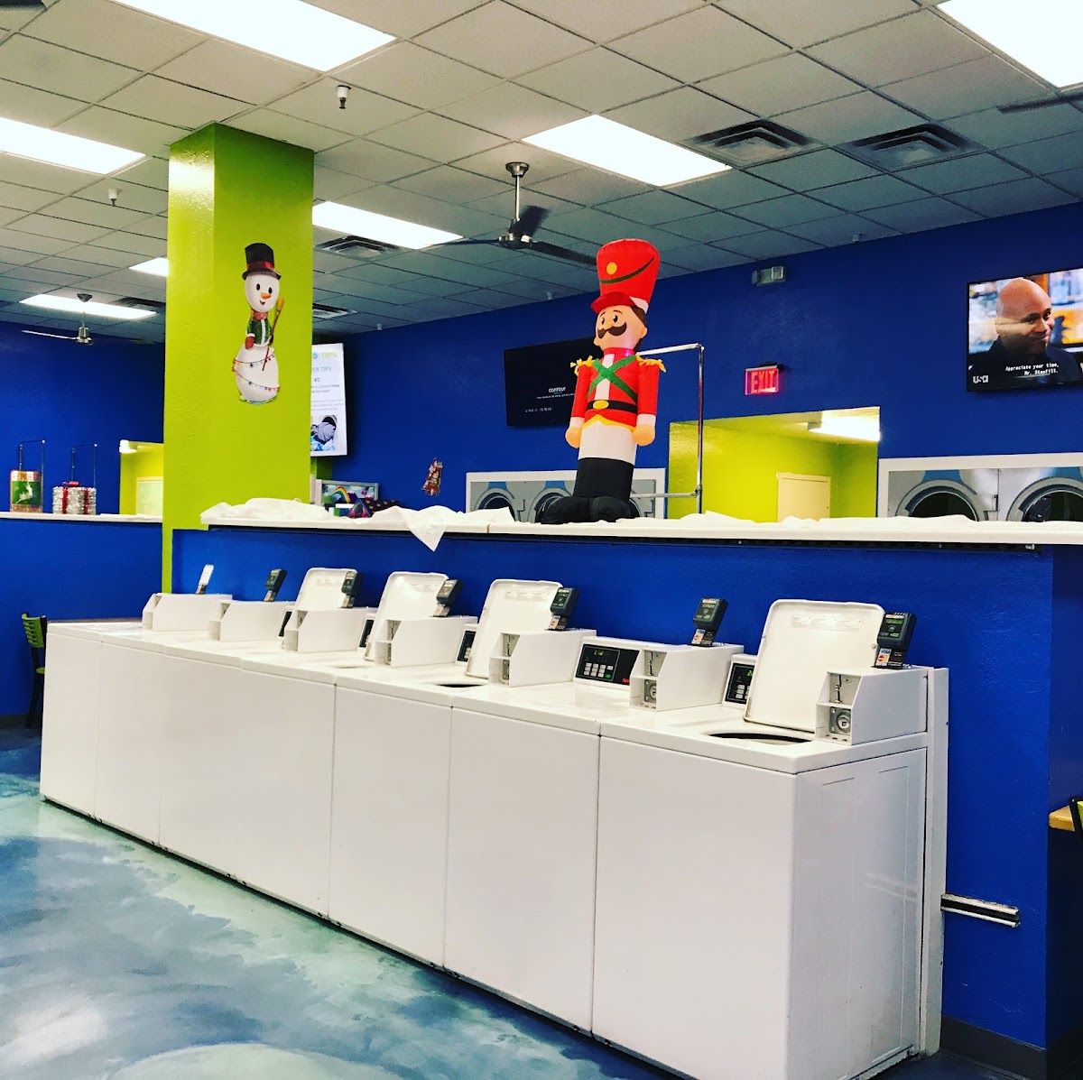 Self-service laundry at Tip Top Laundry, Phoenix, AZ