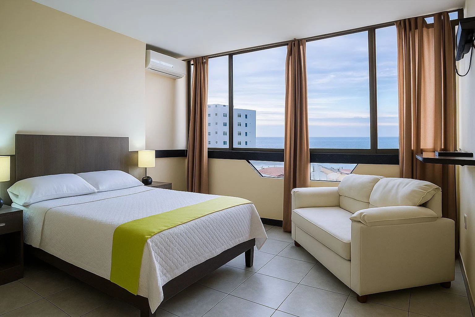 Hotel Madrigal Manta Beach