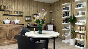 Photo n°24 de Cabane Coiffeur à Saint-Quentin-sur-Indrois (Salon de coiffure)