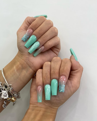 D&D Worcester Nails - Beauty salon
