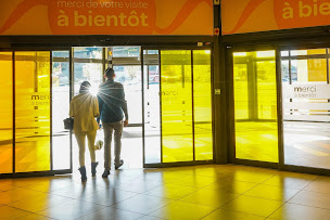 Photo n°10 de Centre Commercial Carrefour Gruchet-le-Valasse à Gruchet-le-Valasse (Boutique de cigarettes électroniques)