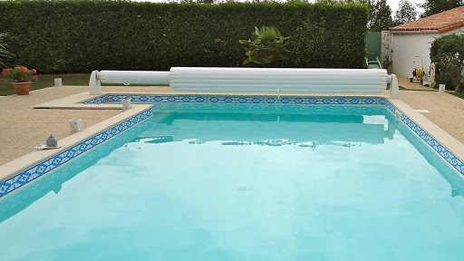 Photo de Nuancier piscine fabricant frise de piscine et décoration à Saint-Cyr-sur-Morin (77750)
