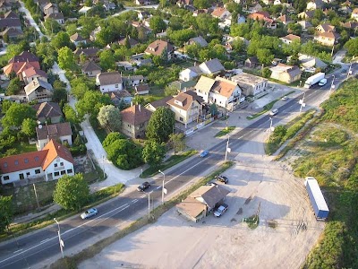 Photos of Aut&oacute;gumi Arzen&aacute;l Kft. aut&oacute; &eacute;s aut&oacute;kl&iacute;ma szerviz, fut&oacute;mű &eacute;s gumiszerviz, &Eacute;rd.
