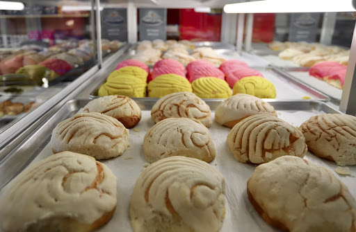 M Bakery - Visual
