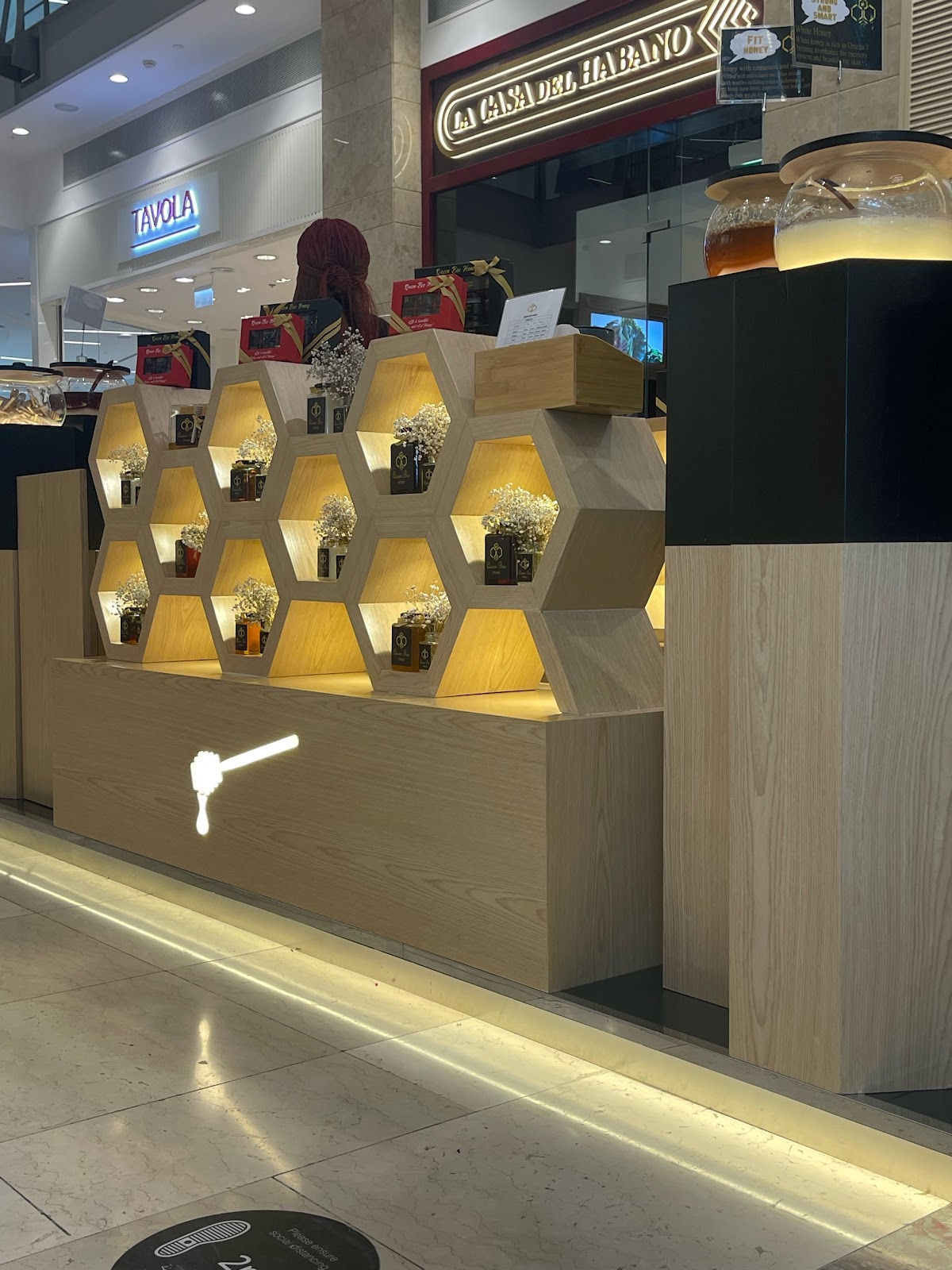 Queen Bee Honey And Herbs Trading - Abu Dhabi Mall - صورة 3