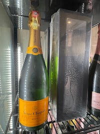 ダーツ＆カラオケ【 Bar mmpp】～女性スタッフ多数在籍～