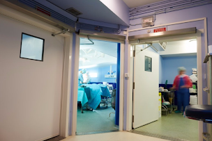 Photo n°7 de Dr Ryan SAAD - Chirurgie Orale (dent de sagesse/greffes) & Implantologie & OAM (Apnée du Sommeil) à Paris (Stomatologue)