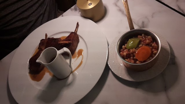 Le 85 Restaurant & Bar