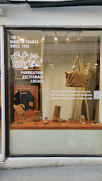 Photo n°2 de La Botte Gardiane Camarguaise Saintes-Maries-de-la-mer à Saintes-Maries-de-la-Mer (Magasin de maroquinerie)