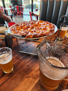 Round Table Pizza photo