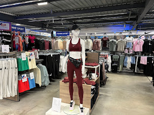 Photo n°12 de Intersport Saint Pierre d'Oléron à Saint-Pierre-d'Oléron (Magasin de vêtements pour jeunes)