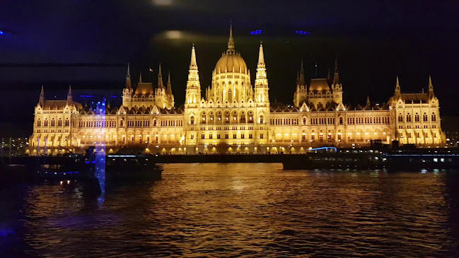 https://all.accor.com/lien_externe.svlt?goto=fiche_hotel&code_hotel=6151&merchantid=seo-maps-HU-6151&sourceid=aw-cen&utm_medium=seo%20maps&utm_source=google%20Maps&utm_campaign=seo%20maps
