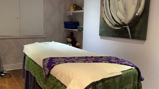 19 Thai Massage Farringdon Open Times