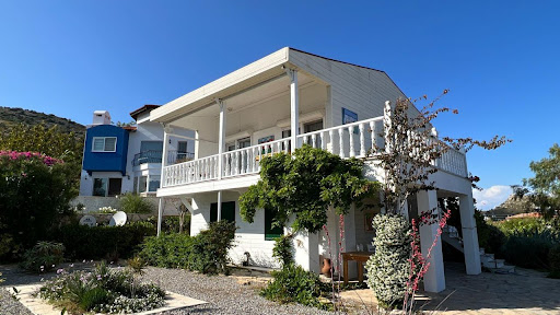 Villa Mira