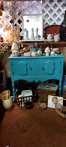 Lindy Antique Mall - Thumbnail