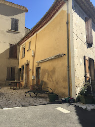 Photo n°1 de chez JM à Saint-Martin-de-Castillon (Agence de location d'appartements)