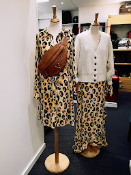 Photo n°31 de Anolis Maroquinerie à Granville (Magasin de vêtements pour femmes)