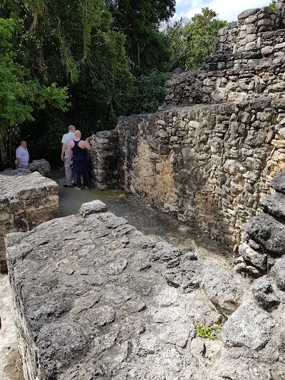 Photos of Z. A. de Chacchob&eacute;n