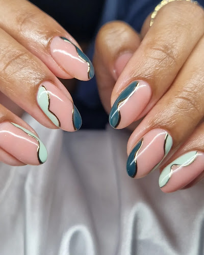 GLOSSY By Chau