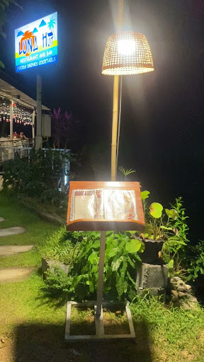 Luna Hut Restaurant