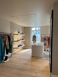 Photo n°16 de ba&sh - Deauville à Deauville (Magasin de chaussures)