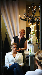 Photo n°4 de Le salon d'Emilie à Montceau-les-Mines (Salon de coiffure)