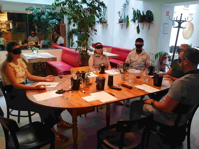 Opinii despre La Blonde et le Vin - Cours œnologie Lille et dégustations de vins à Lille în Villeneuve-d'Ascq - Caviste