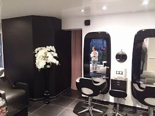 Photo n°6 de LOOK COURTRY Valérie Coiffure à Courtry (Salon de coiffure)