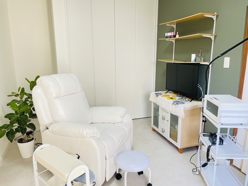 爪屋〜巻き爪矯正.爪切り.タコ魚の目ケア/横浜市の足の専門ケア〜