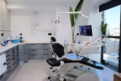 Χειρουργος Οδοντιατρος DDS, Κλειω Κ. Τριγωνακη