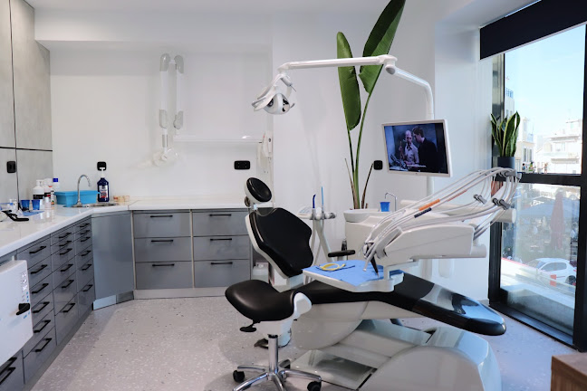 Χειρουργος Οδοντιατρος DDS, Κλειω Κ. Τριγωνακη