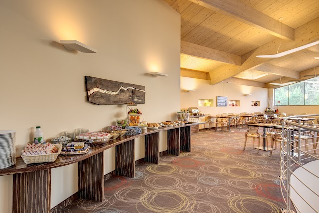 CAPOLAGO HOTEL