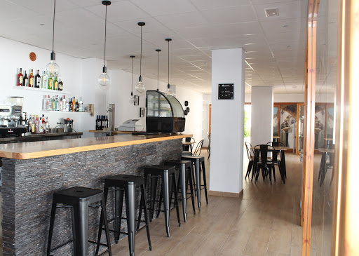 La Petite Café Bar